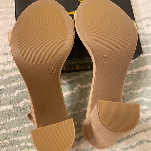Size 7 Lulu’s nude heels. - Picture 3 of 4